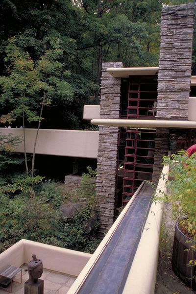 [Fallingwater west tower, 3 stories of glass; eaves create dramatic horizontal lines]